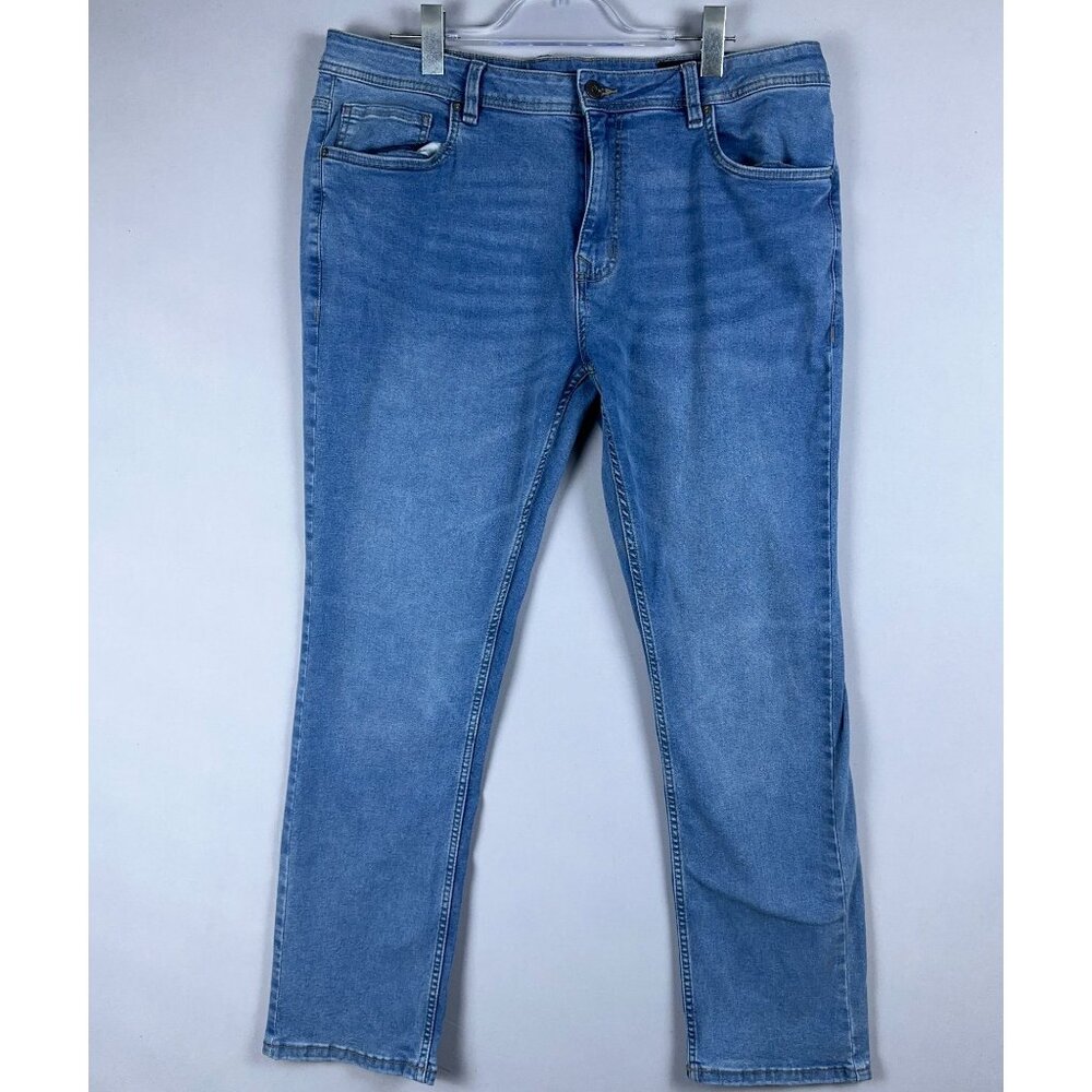 TPJ Straight Leg Jeans Womens Size 38X32 Slim Fit High Rise Light Wash Blue